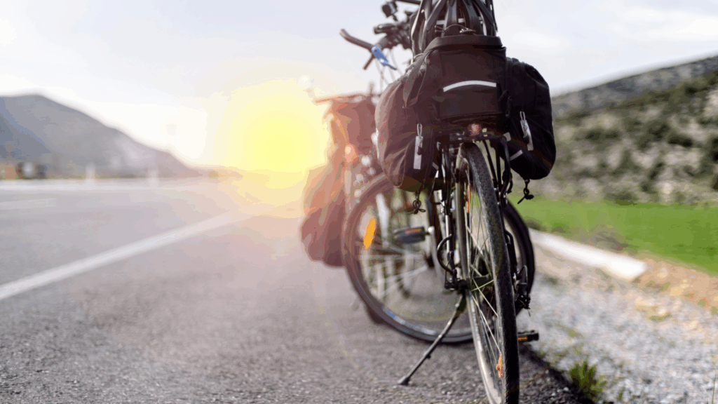 Értékes túrakerékpár védelme dedikált kerékpáros biztosítással.